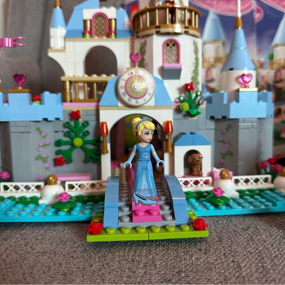 LEGO Disney Princess Cinderella Enchanted Castle Set - Blue and Pink - 41055 - Picture 4 of 14